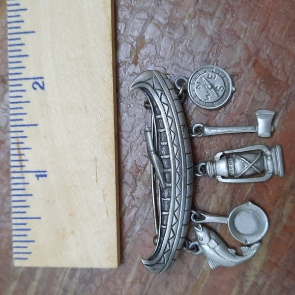 BOGO. Camping themed brooch - Picture 4 of 5